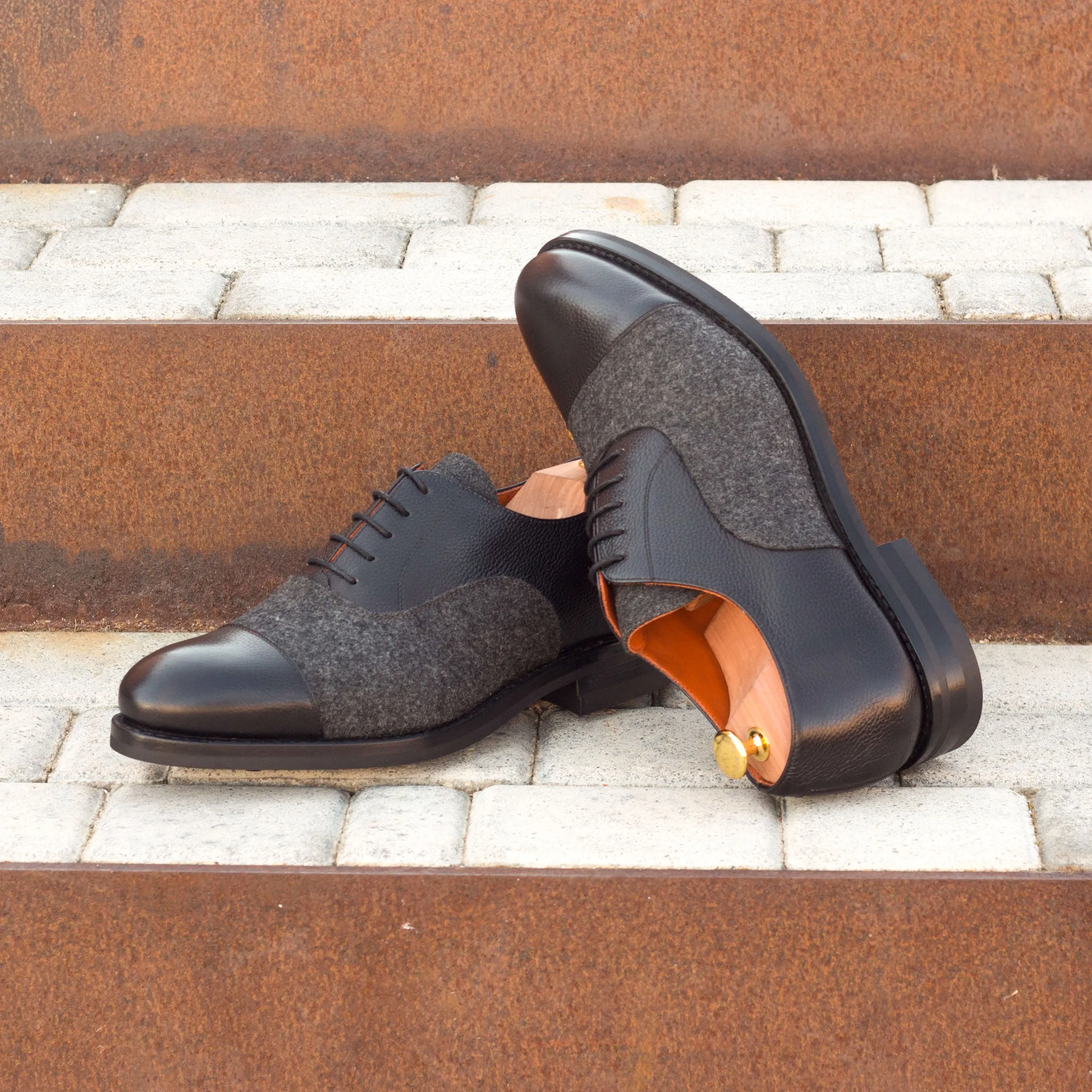 DapperFam Rafael in Dark Grey / Black Men's Flannel & Italian Full Grain Leather Oxford