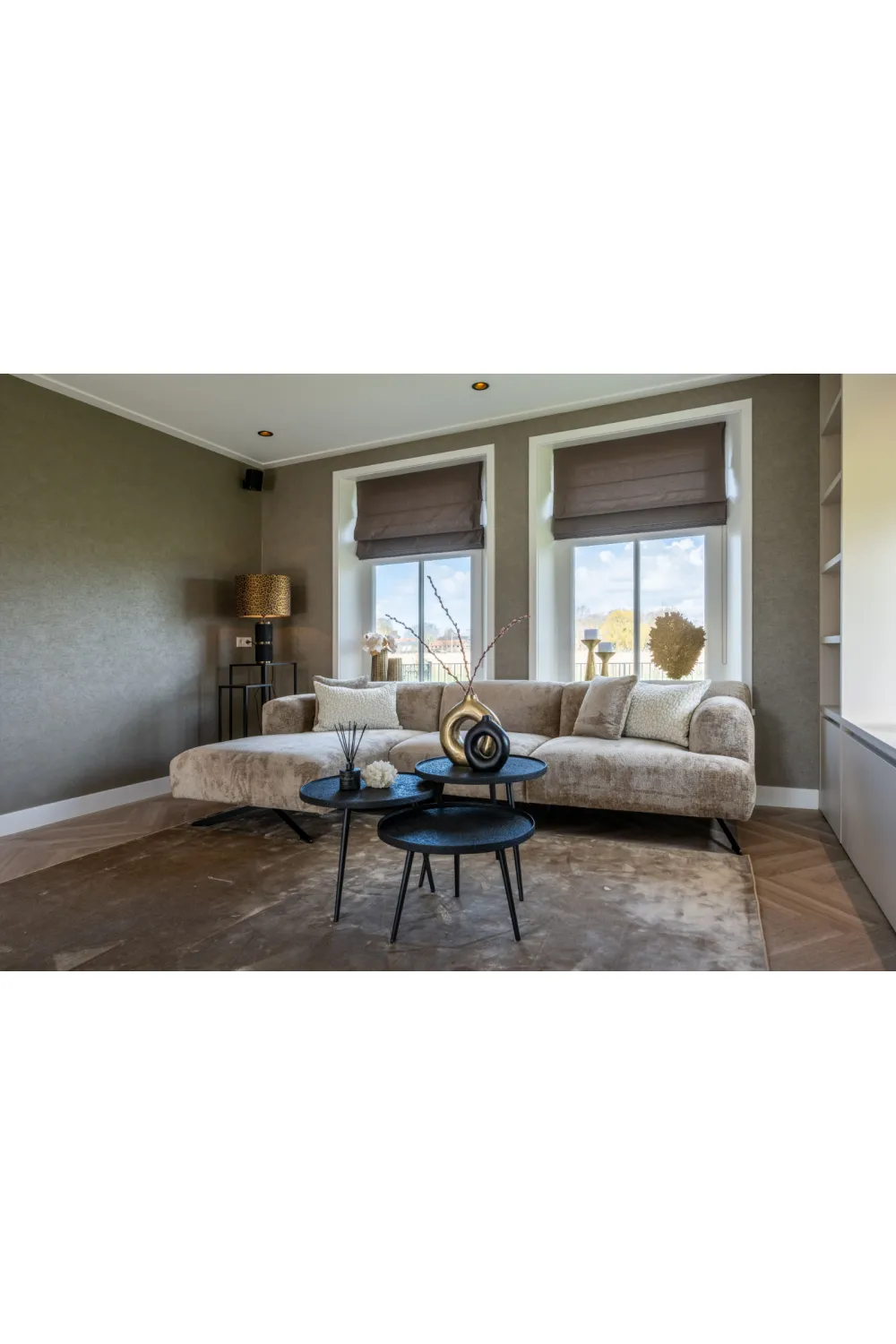 Round Tripod Coffee Table Set (3) | OROA Oxford
